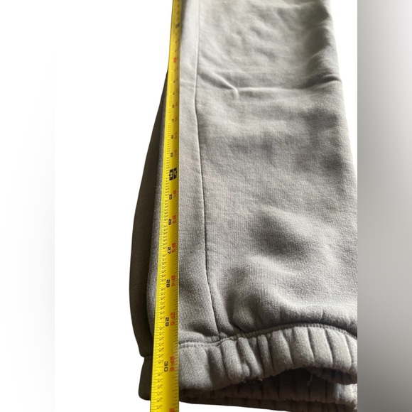 Nike Gray Sweatpants with Athletic Design - Picture 6 of 6
